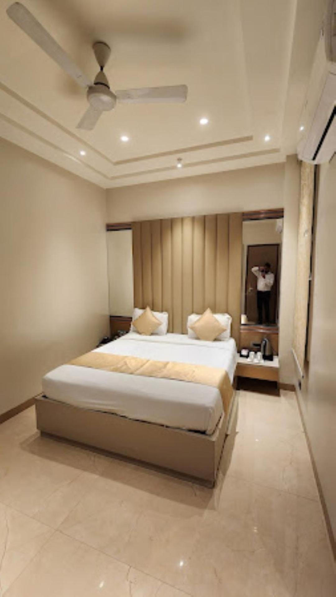 Red Orchid Hotel كانبور المظهر الخارجي الصورة